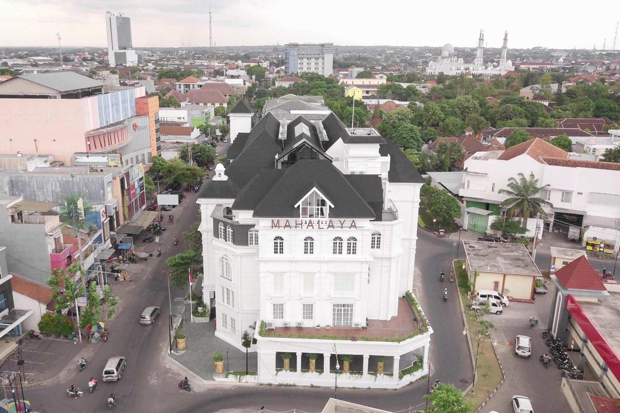 Mahalaya The Legacy Hotel Surakarta  Exterior photo